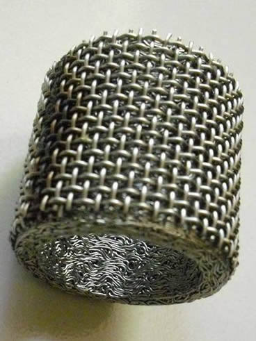 Dzianinowy siatkowy filtr cylindryczny z nałożoną zwykłą siatką drucianą